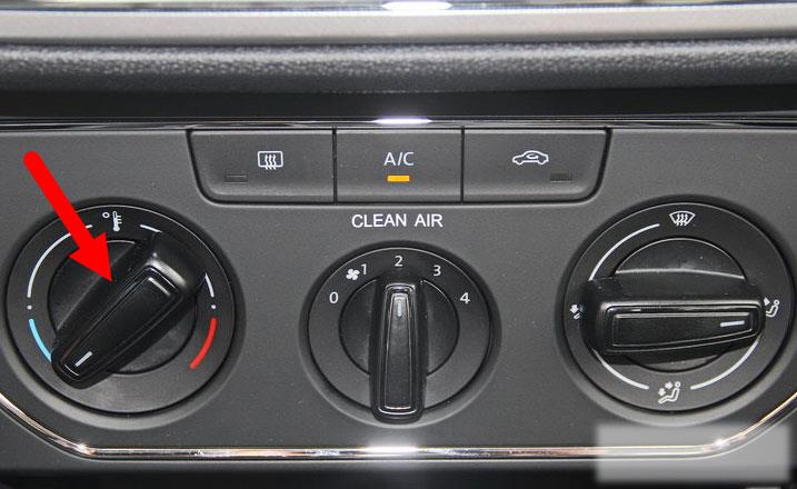 汽车暖气开关是哪个