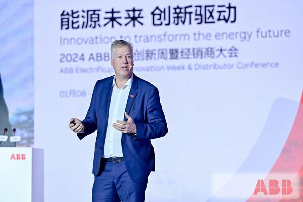 ABB集团电气全球总裁马腾（Morten Wierod ）进行主旨演讲